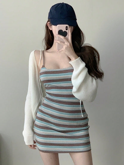 DAZY Vestido mini ajustado de mujer de tirantes finos y ajustado con rayas para verano y cruceros