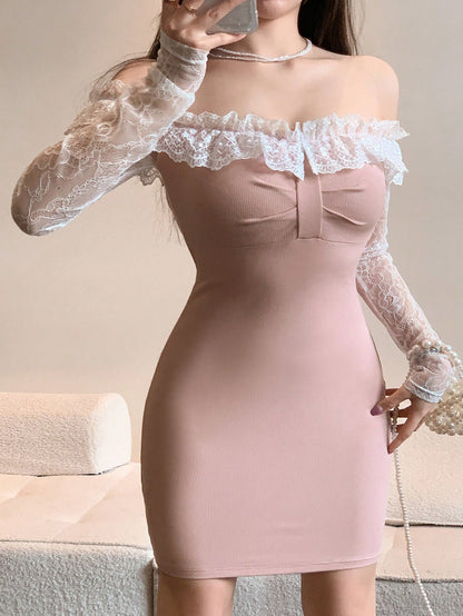 DAZY Vestido mini elegante de manga larga con hombros descubiertos, contraste de color y empalmado con encaje para una cita nocturna en otoño