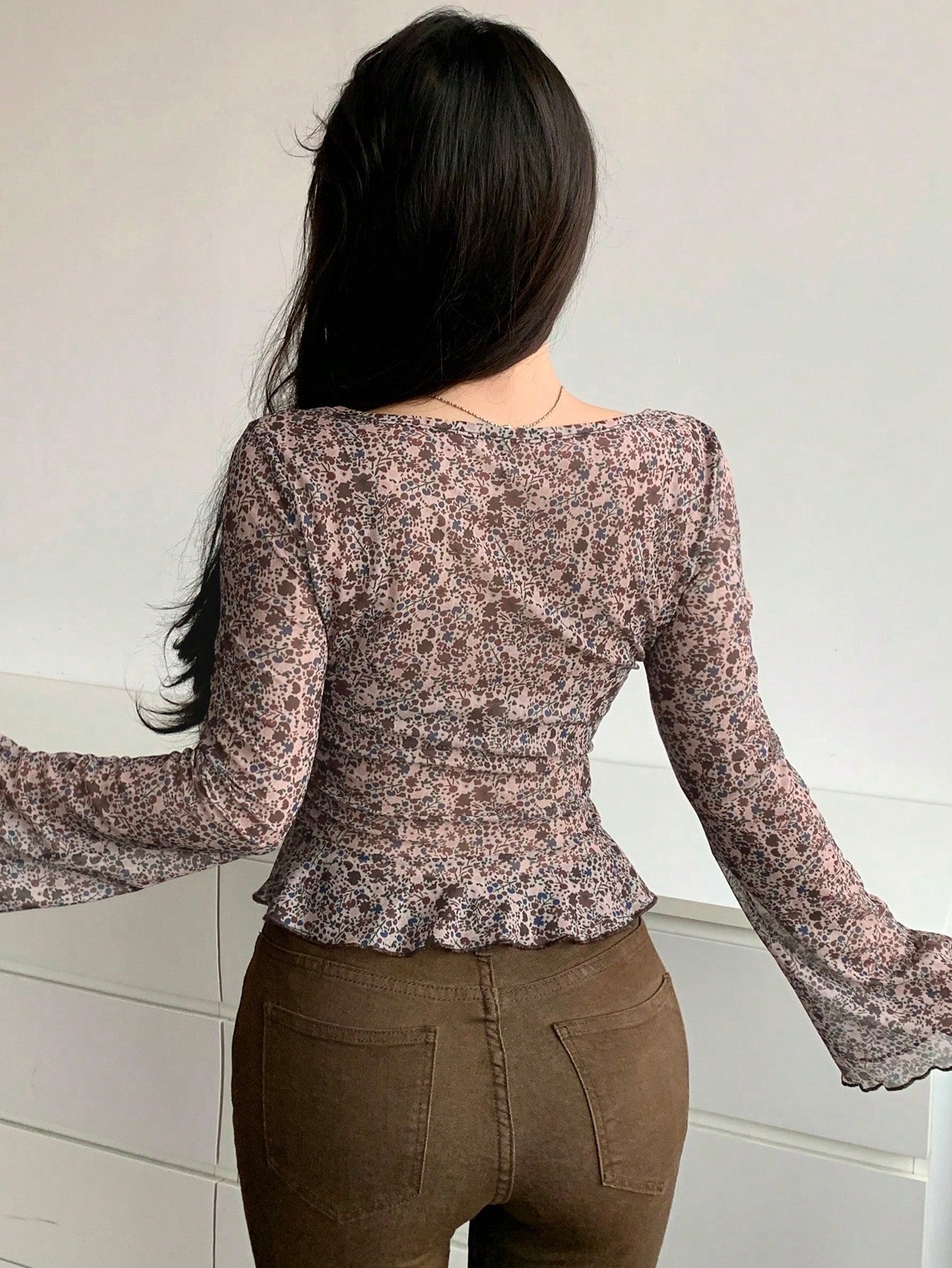 Dazy Designer Blusa de manga larga semitransparente con estampado floral y volantes para festival