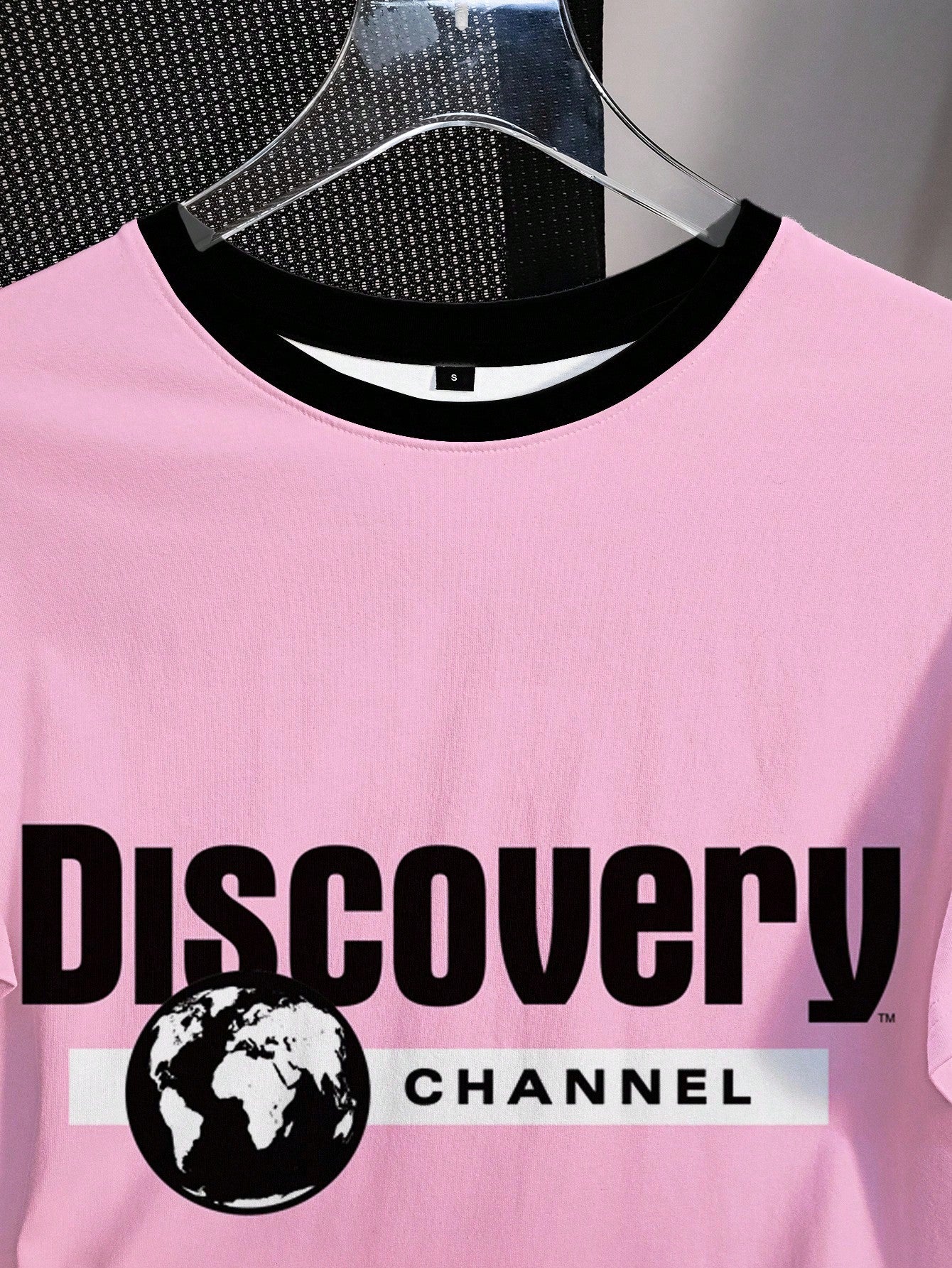 Discovery X SHEIN Camiseta de mujer con gráfico de letra y cuello redondo de manga corta con contraste de color