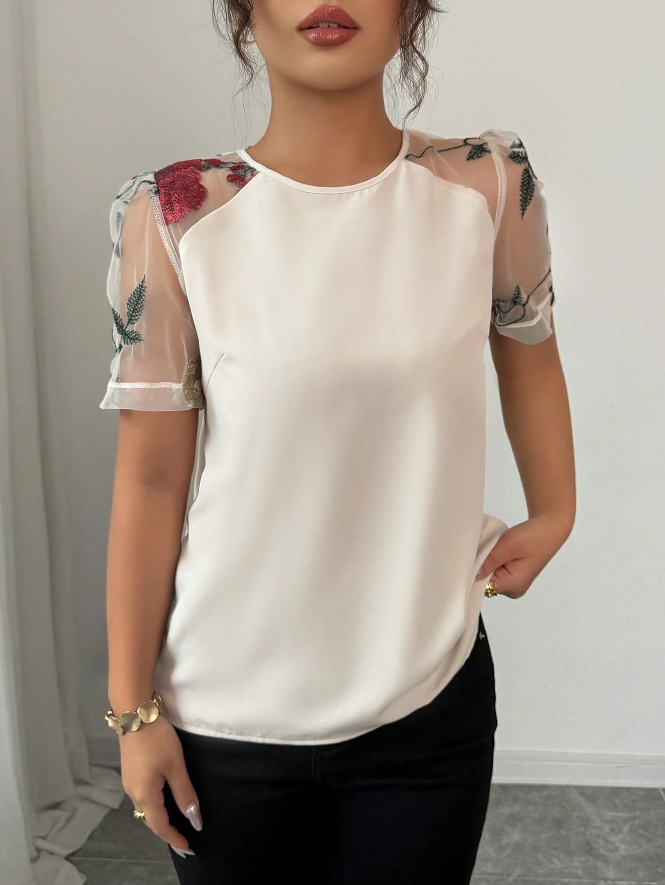 Elenzga Blusa de verano de mujer con bordado floral elegante y patchwork de malla