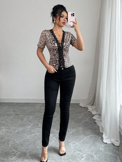 Elenzga Camiseta de manga corta con ajuste ceñido, con decoración de encaje y estampado de lunares, con parches y botones, adecuada para uso diario, salidas, vacaciones, estilo bohemio