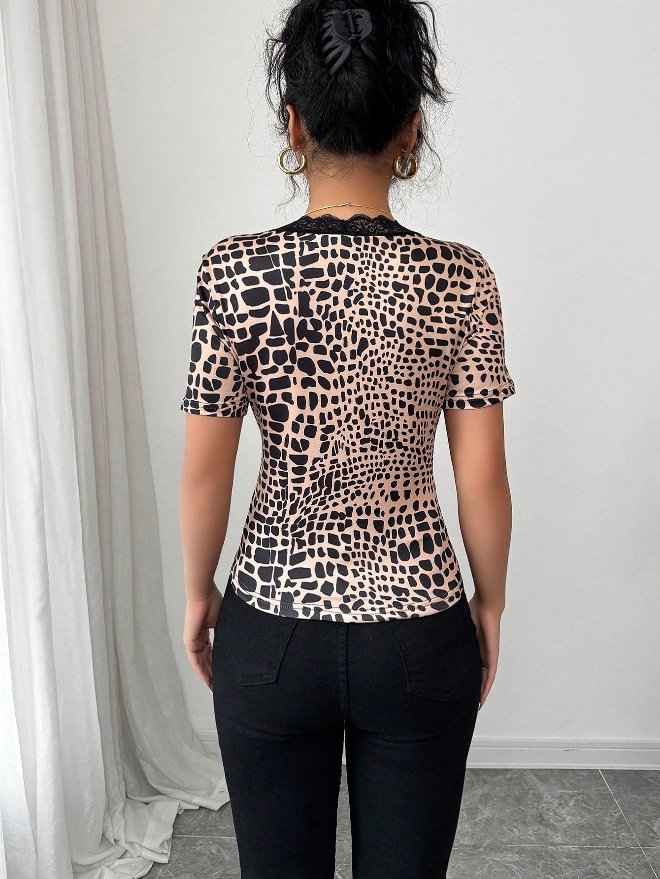 Elenzga Camiseta de manga corta con ajuste ceñido, con decoración de encaje y estampado de lunares, con parches y botones, adecuada para uso diario, salidas, vacaciones, estilo bohemio