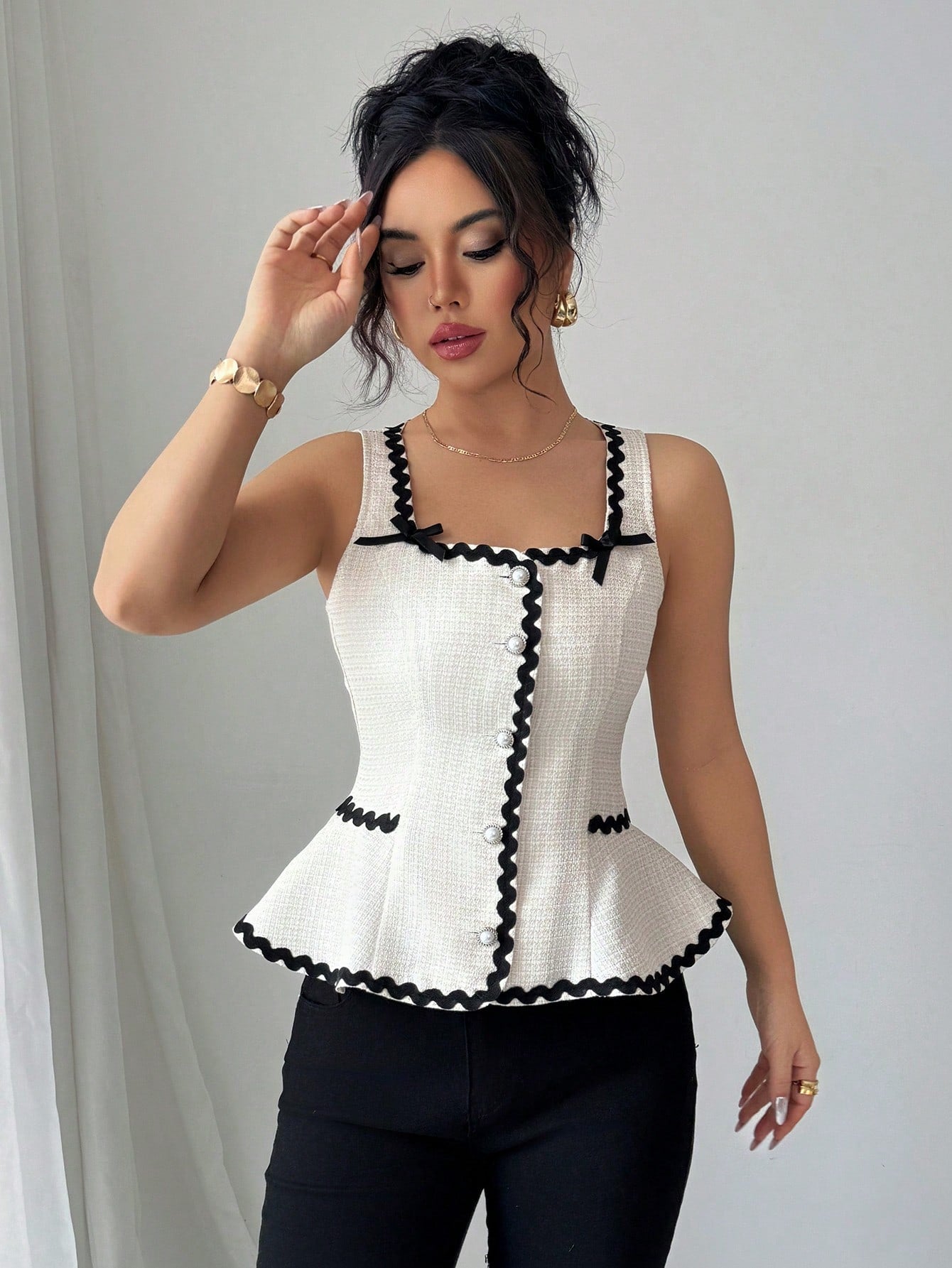 Elenzga Camiseta elegante de verano con ribete de cinta en contraste y decoración de lazo
