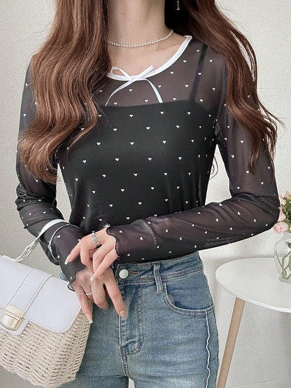 FRIFUL Blusa transparente de manga larga con estampado de corazón y decoración de lazo para mujer