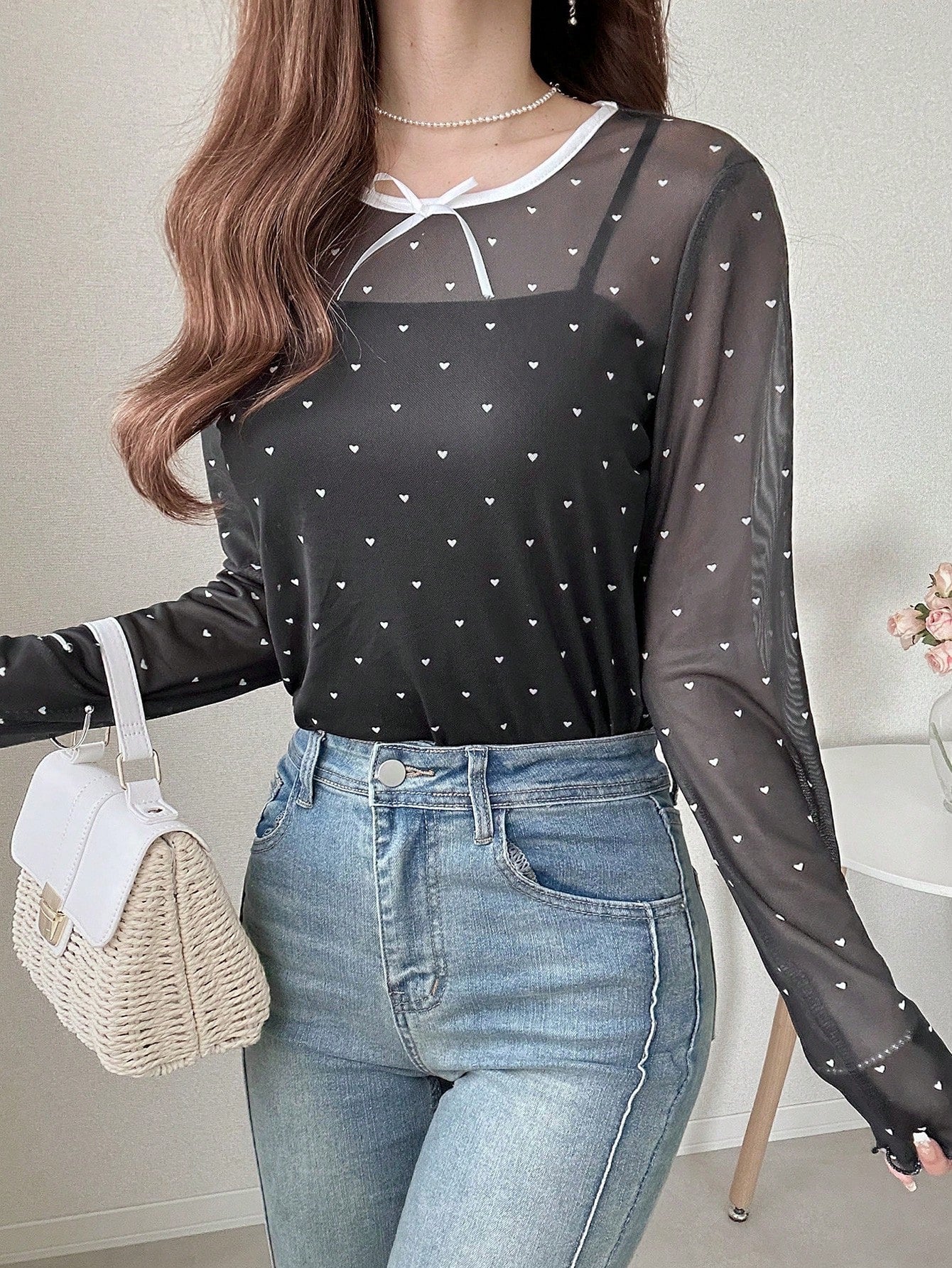 FRIFUL Blusa transparente de manga larga con estampado de corazón y decoración de lazo para mujer