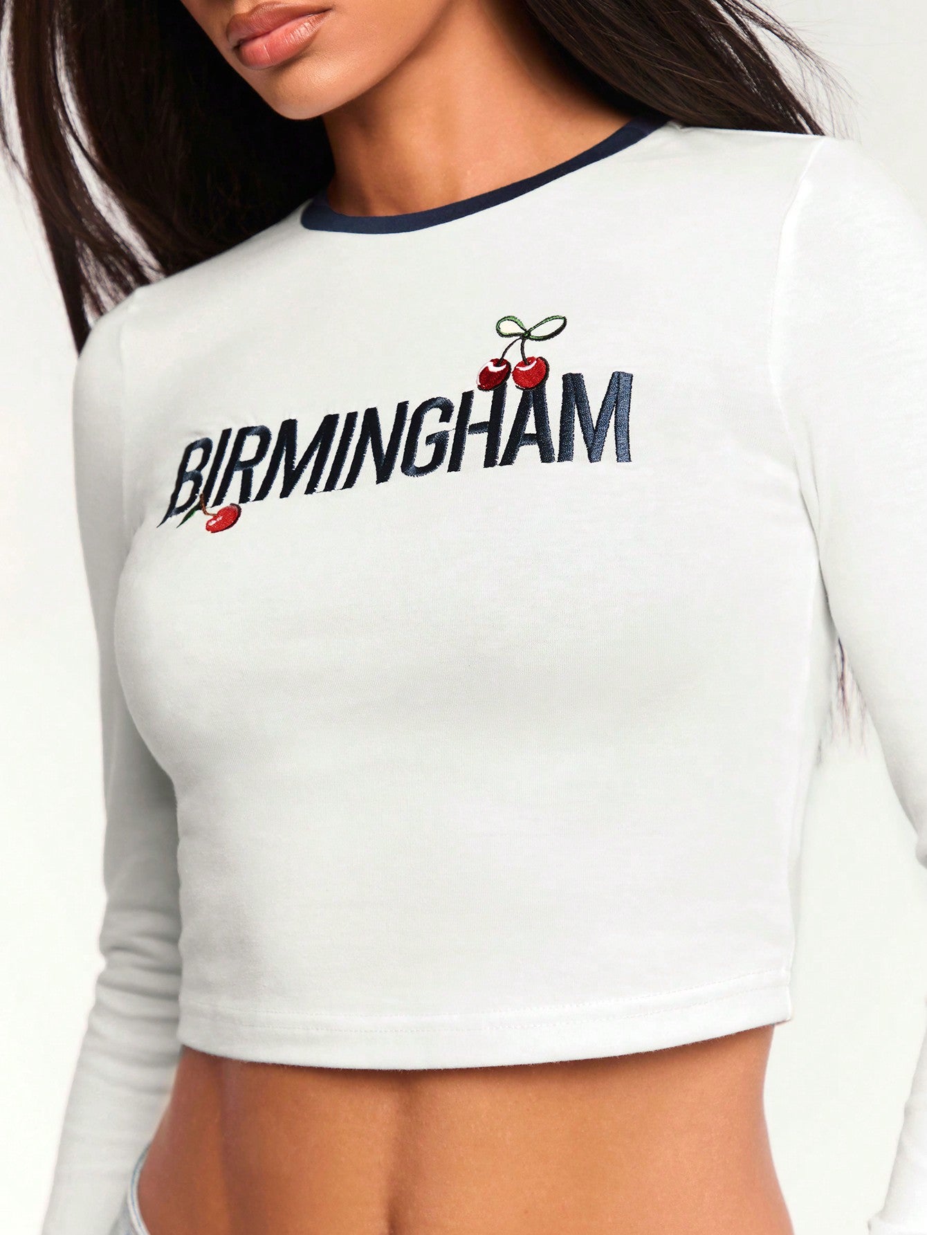 Forever 21 Camiseta ajustada a todo juego con cuello redondo, bloque de color, patrón bordado de cereza, nueva para otoño e invierno