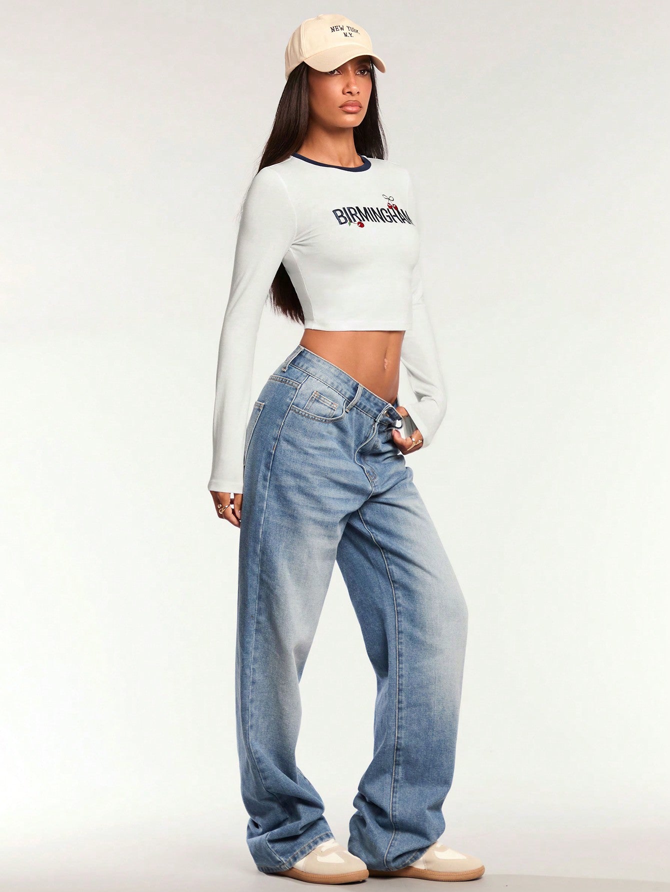 Forever 21 Camiseta ajustada a todo juego con cuello redondo, bloque de color, patrón bordado de cereza, nueva para otoño e invierno