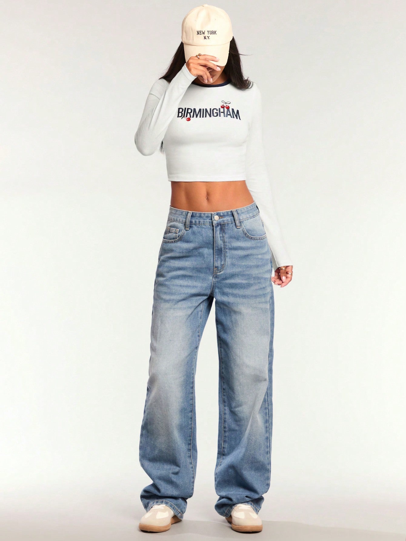 Forever 21 Camiseta ajustada a todo juego con cuello redondo, bloque de color, patrón bordado de cereza, nueva para otoño e invierno