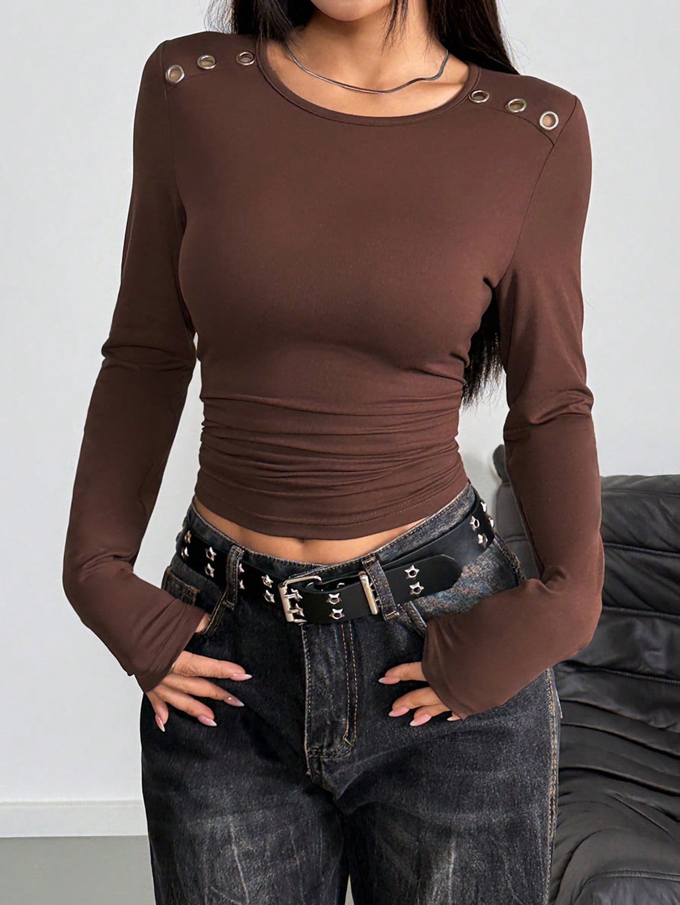Franclia Camiseta de manga larga de moda y versátil, cuello redondo plateado perforado, diseño fruncido, ajuste ceñido, adecuado para mujeres