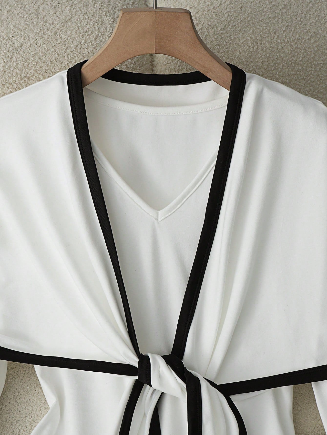 Franclia Camiseta elegante y de moda para mujer, en bloque de color negro y blanco con cuello de chal desmontable de escote en V de manga larga, adecuada para uso diario, citas y viajes