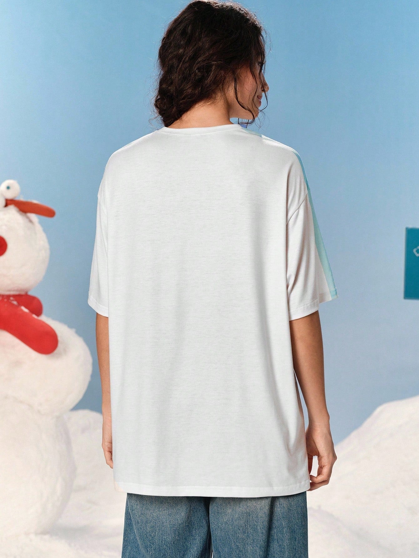 Frosty the Snowman X SHEIN Camiseta de mujer de manga corta con cuello redondo y estampado de muñeco de nieve de dibujos animados
