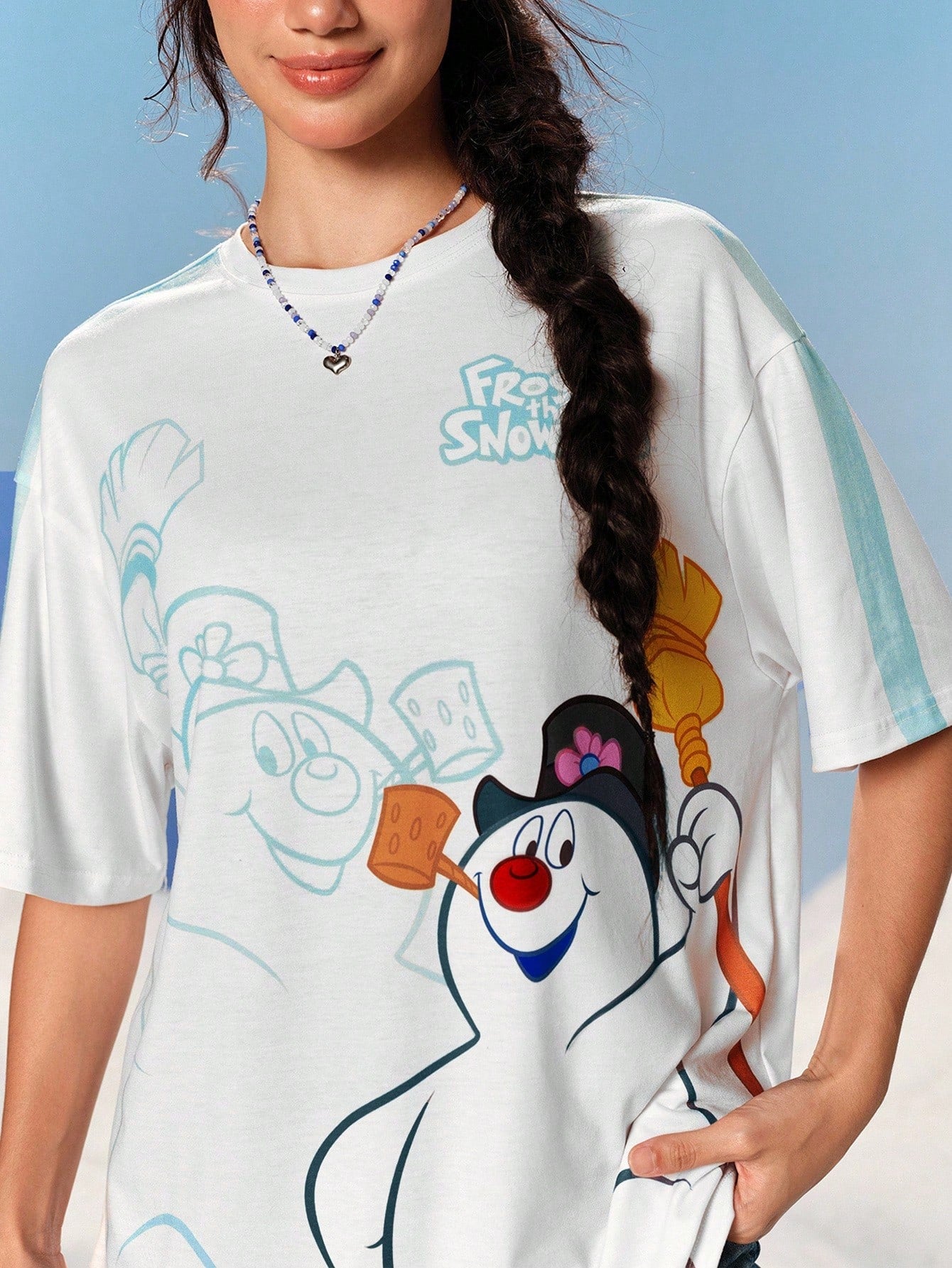 Frosty the Snowman X SHEIN Camiseta de mujer de manga corta con cuello redondo y estampado de muñeco de nieve de dibujos animados