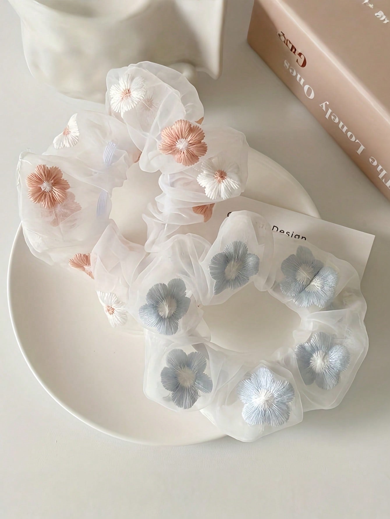 Joivida 2 paquetes de coleteros de gasa con bordado de flores dulces en rosa y azul, accesorios para el cabello suaves, elásticos y sin deslizamiento para mujeres, diseño elegante para fiestas, viajes, día a día y bodas