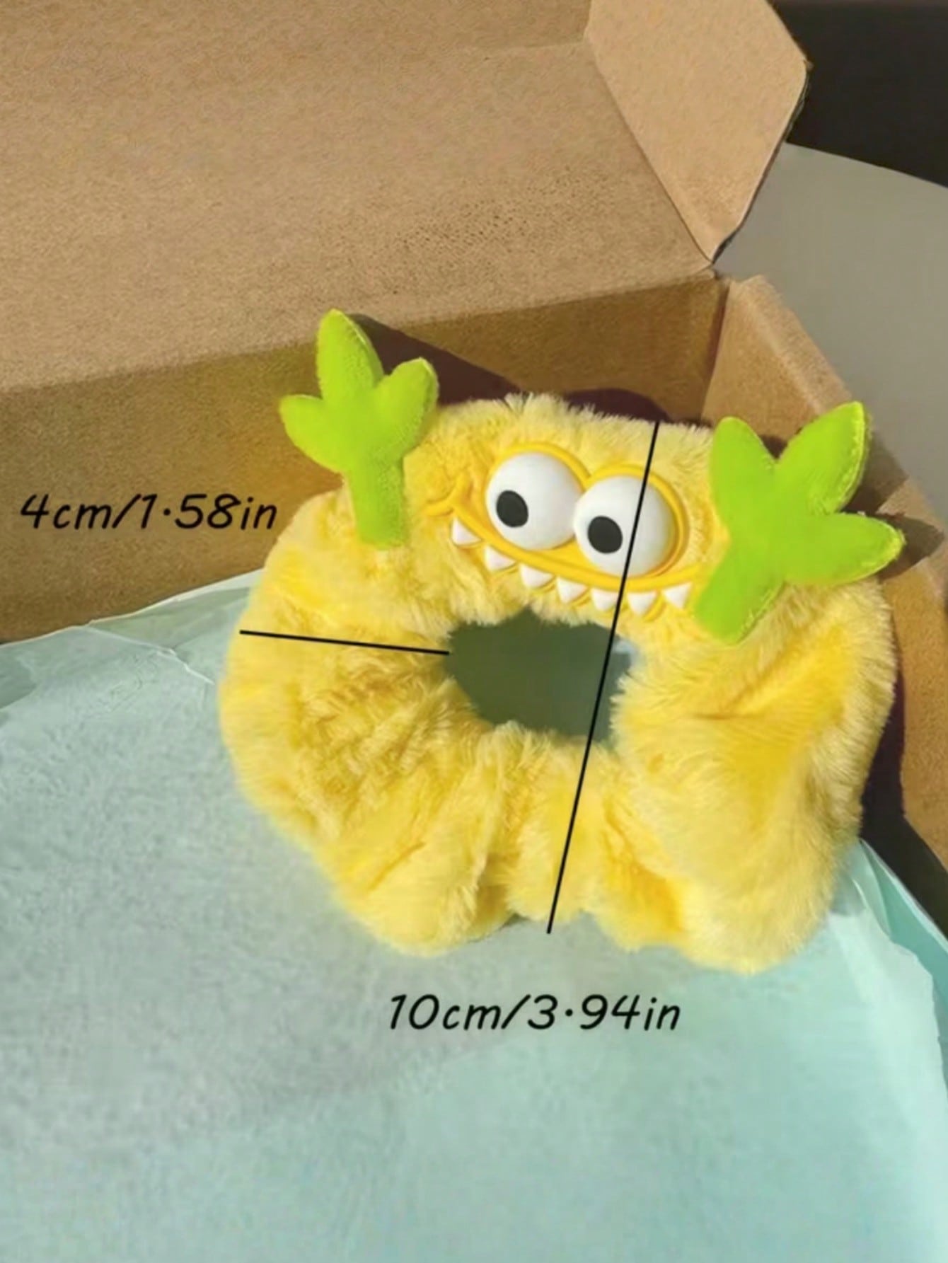 Joivida 4 piezas Lazos para el cabello de peluche de monstruo lindo para mujeres - Scrunchies de pelo suaves y esponjosos en colores surtidos (azul, verde, rosa, amarillo) - Bandas elásticas para el cabello con estilo de