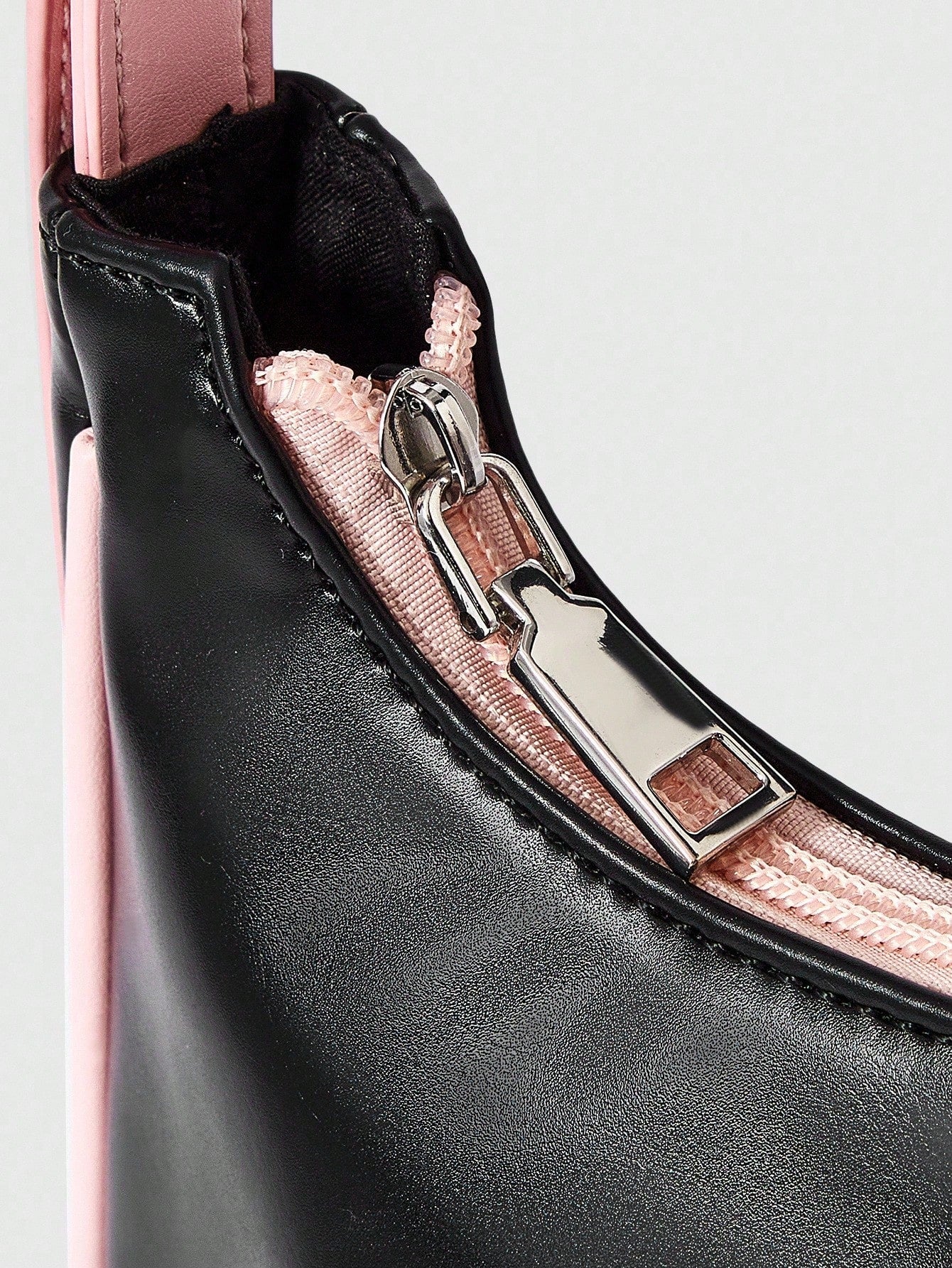 LOONEY TUNES X SHEIN Bolso de contraste negro y rosa con estampado de cerezas, estilo de señorita joven, versátil para salidas diarias y citas