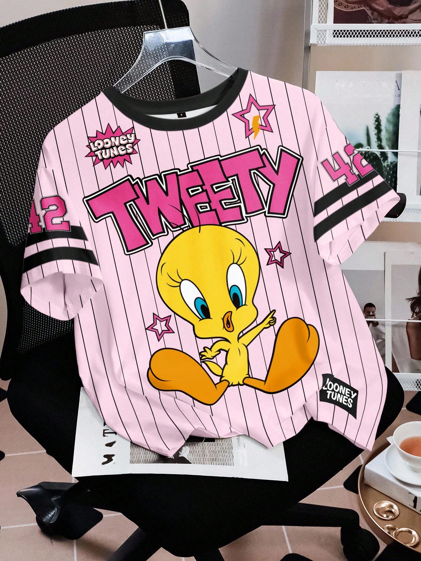LOONEY TUNES X SHEIN Camiseta de mujer de manga corta con cuello redondo, de estilo casual, con estampado de rayas y dibujos animados, para verano