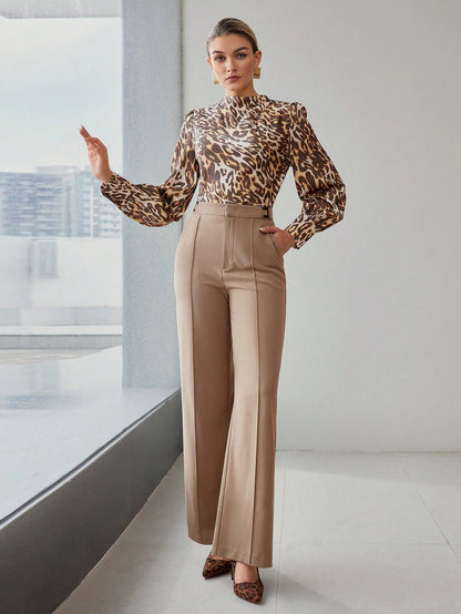MOTF PREMIUM Blusa con cuello alto, mangas de farol y estampado de leopardo