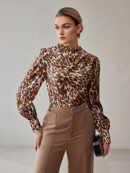 MOTF PREMIUM Blusa con cuello alto, mangas de farol y estampado de leopardo
