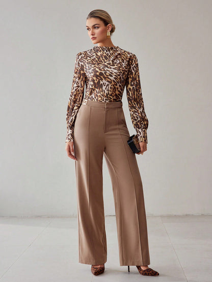 MOTF PREMIUM Blusa con cuello alto, mangas de farol y estampado de leopardo