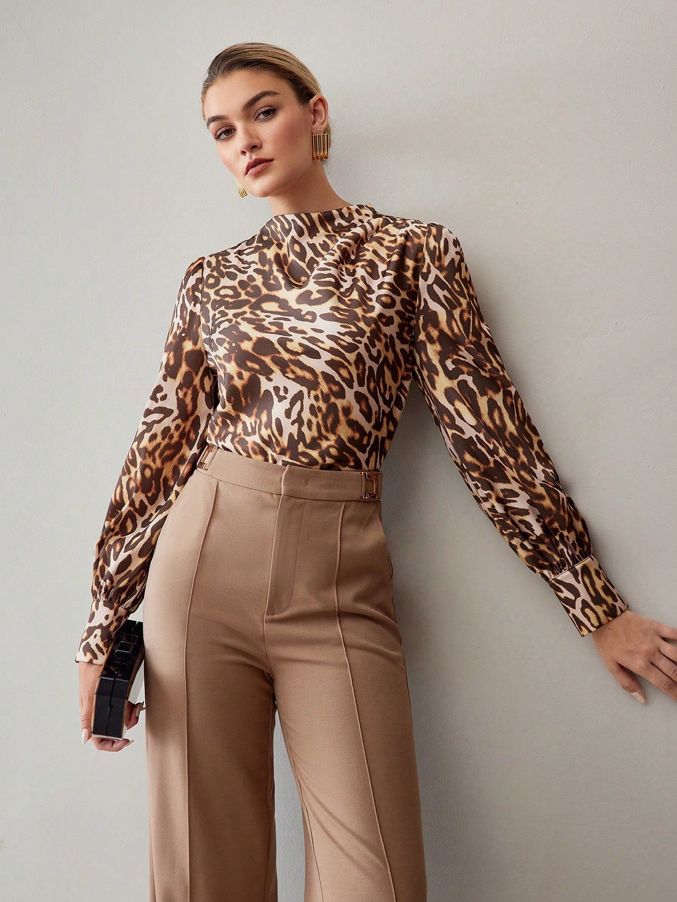 MOTF PREMIUM Blusa con cuello alto, mangas de farol y estampado de leopardo