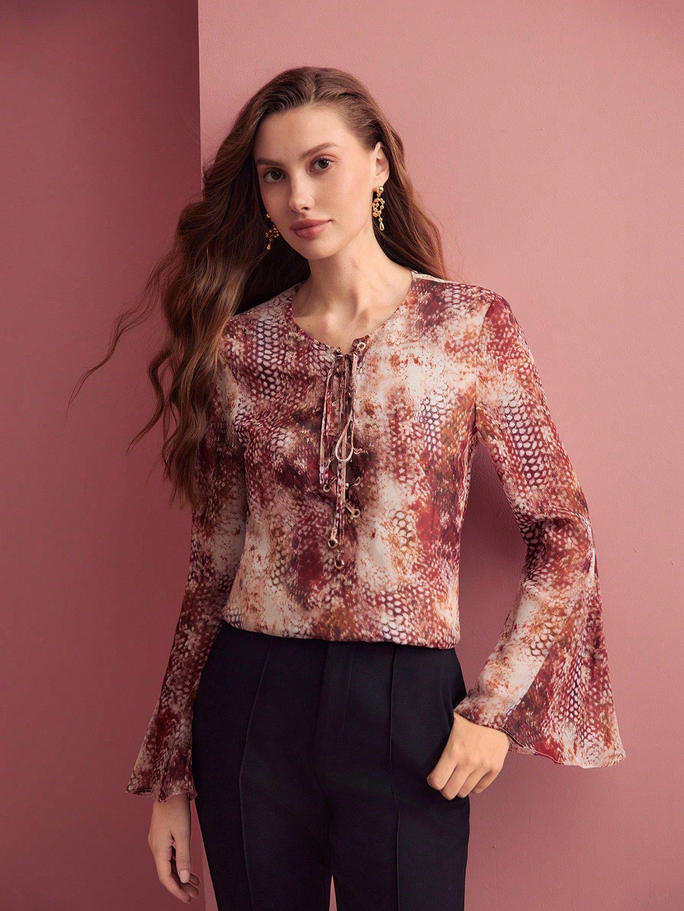 MOTF PREMIUM Blusa con estampado integral y mangas acampanadas, Día de San Valentín