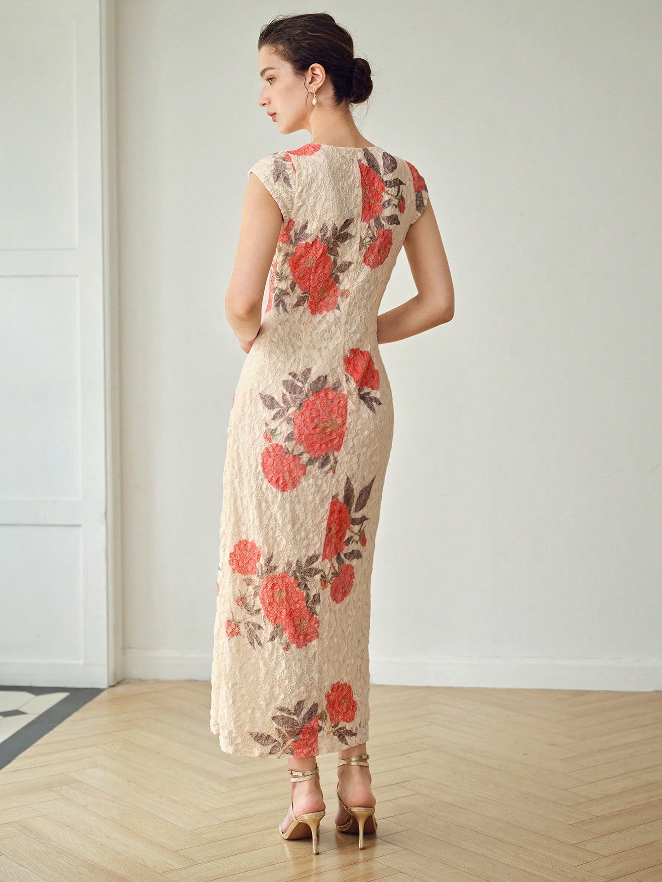 MOTF PREMIUM VESTIDO BOMBACHO CON ESTAMPADO FLORAL, ESCOTE EN V Y CUBIERTA DE ENCAJE