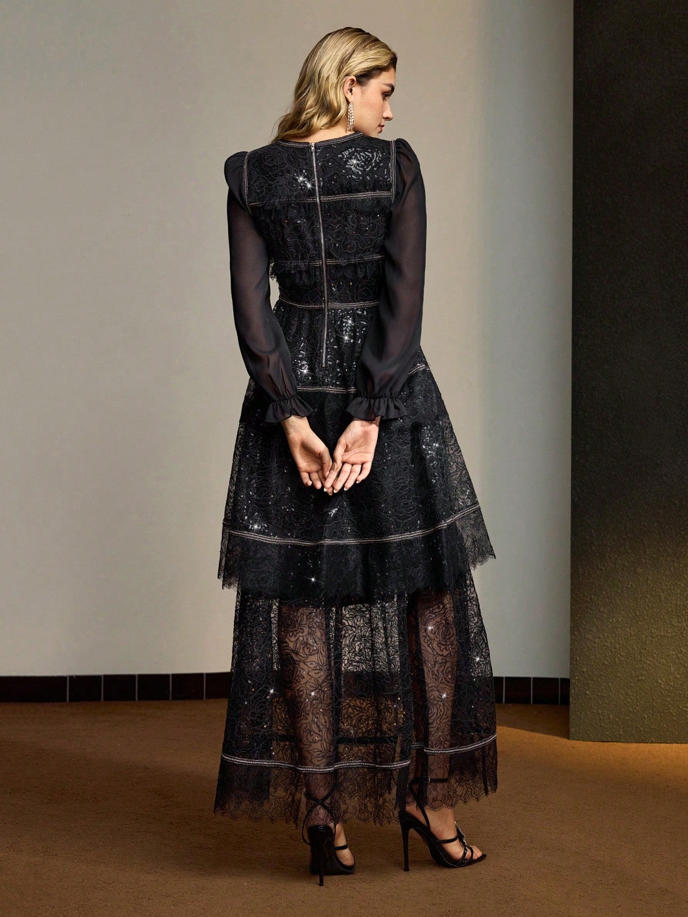 MOTF PREMIUM Vestido largo con manga acampanada, tela de malla bordada con lentejuelas y dobladillo en capas