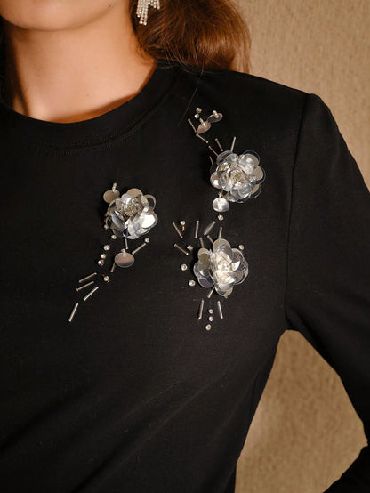 MOTF STUDIO CAMISETA NEGRA CON DETALLES DE LENTEJUELAS DE CONTRASTE