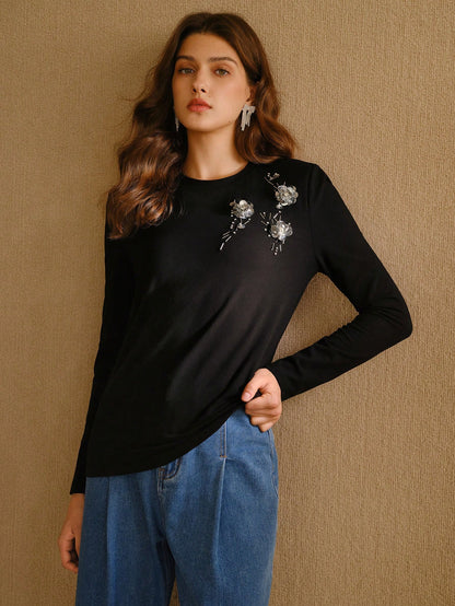 MOTF STUDIO CAMISETA NEGRA CON DETALLES DE LENTEJUELAS DE CONTRASTE