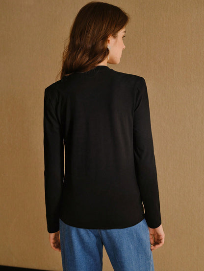 MOTF STUDIO CAMISETA NEGRA CON DETALLES DE LENTEJUELAS DE CONTRASTE