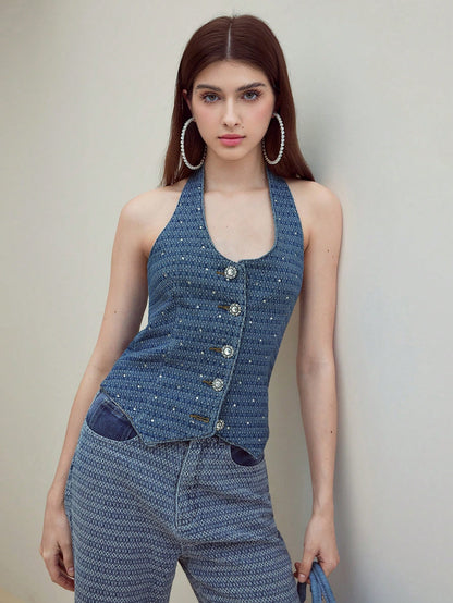 MOTF STUDIO Top de denim con escote de halter con strass