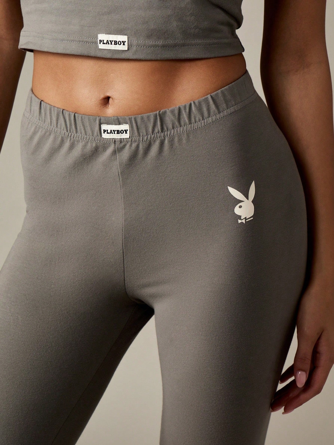 Missguided x Playboy Conjunto de top de tirantes y leggings de algodón con logo de conejo para Navidad