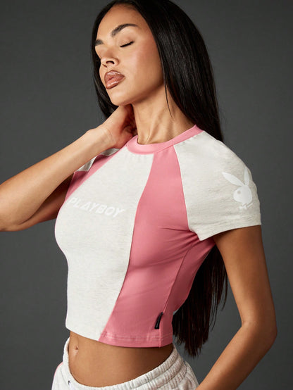Missguided x Playboy Crop top de manga corta con detalles de panel rosa en contraste y mangas raglán en estilo retro de bloques de color