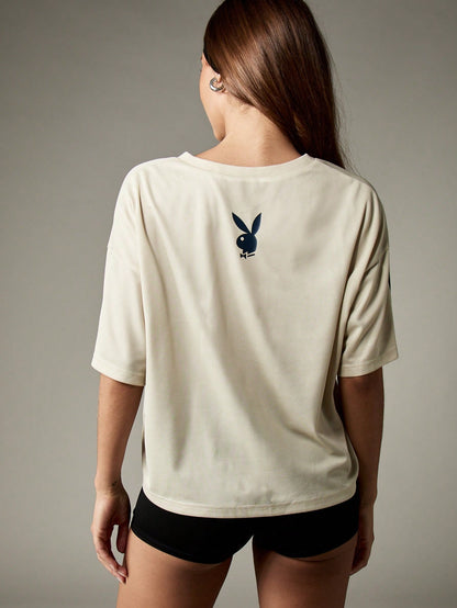 Missguided x Playboy Top corto con cuello en V oversize, estilo de fútbol, con estampado de estrellas universitarias en el pecho, para uso casual, de fin de semana y streetwear básico de otoño