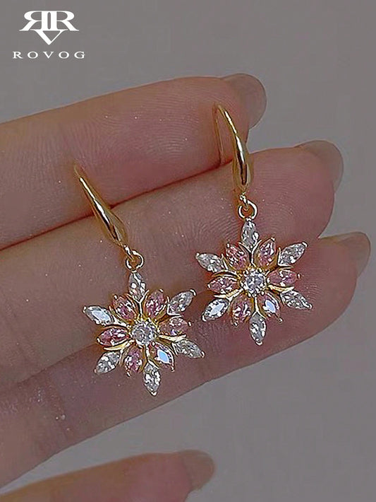 1 par de aretes de Navidad en forma de copo de nieve dulces y exquisitos adornados con diamantes de imitación rosados, joyería elegante y elegante para mujer
