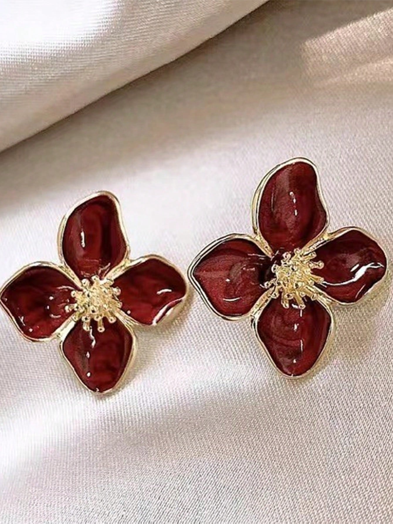 1 par Pendientes de mujer con diseño de 4 flores de dopamina coloridas, regalo versátil y dulce para uso diario y fiestas