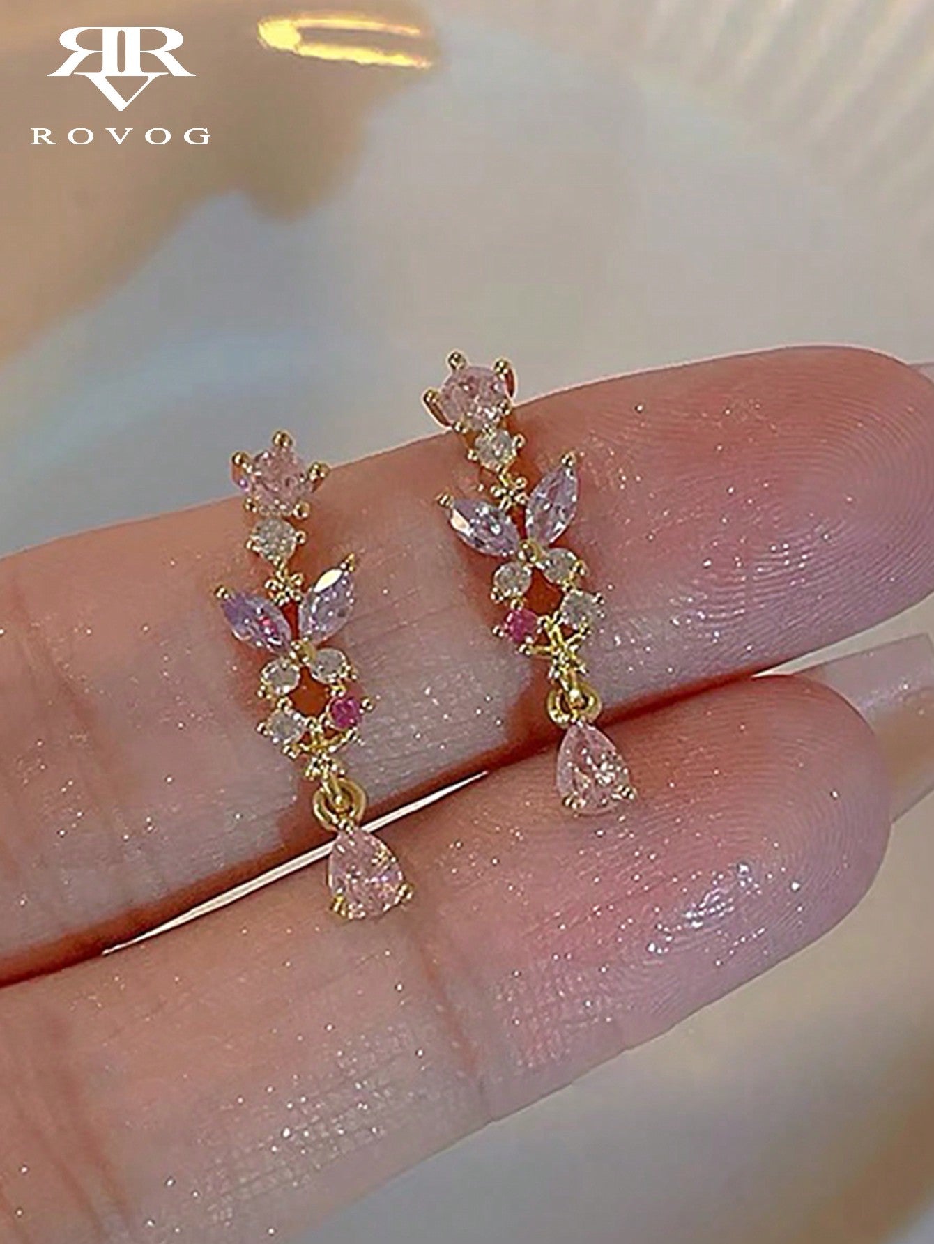 1 par de aretes dulces y exquisitos con forma de gota de agua y mariposa, lujosos, elegantes y únicos, adornados con piedras de imitación artificiales, adecuados para fiestas, vacaciones, citas y como regalos para mujeres