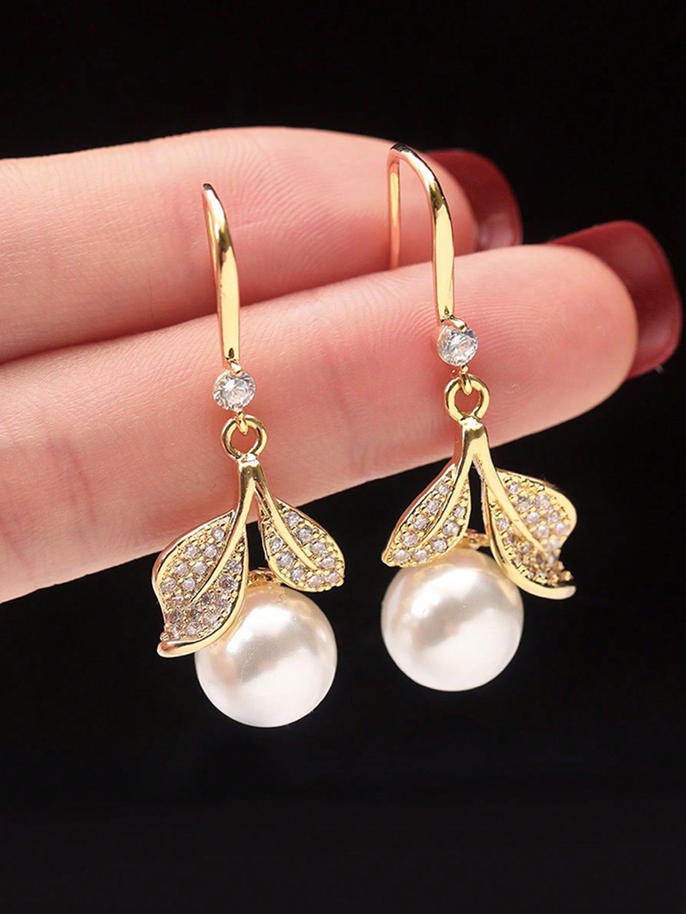 1 Par De Pendientes Deslumbrantes De Aleación De Zinc Con Hojas De Diamantes De Imitación Y Perlas Falsas Para Mujeres Para Decoración Diaria