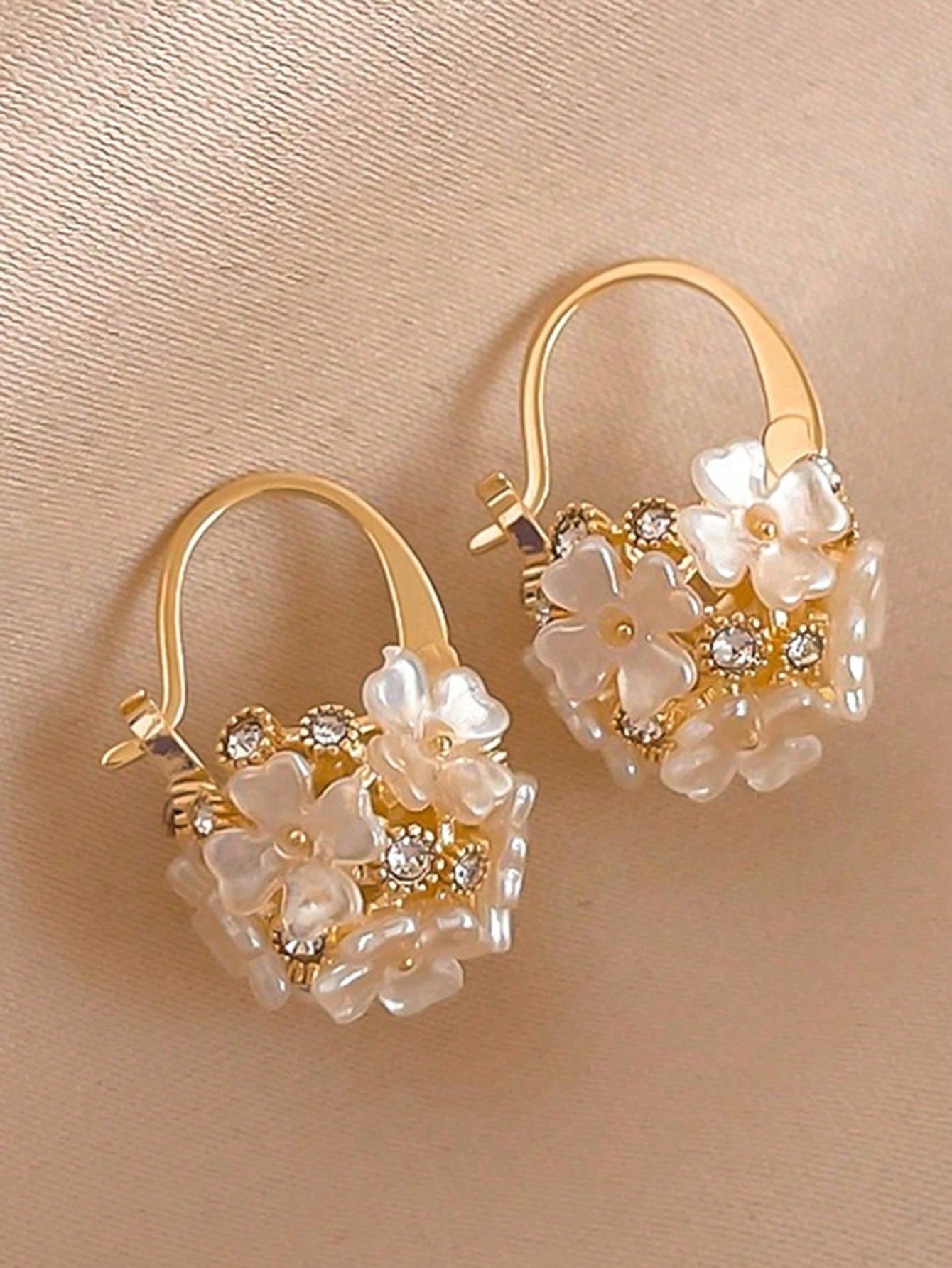 1 Par De Aretes De Lujo Con Bola De Flor De Concha Para Mujeres Que Pueden Usarse A Diario