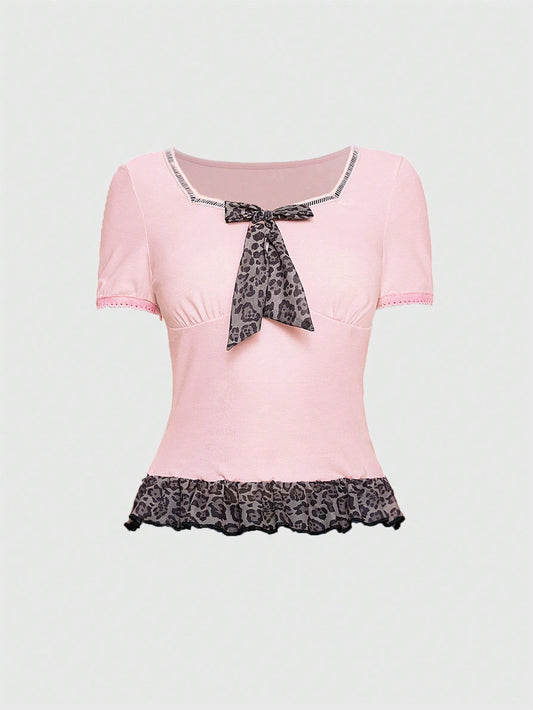 ROMWE Kawaii Camiseta de señora de cuello de escote redondo con detalles de estampado de leopardo y lazo, ajustada en la cintura