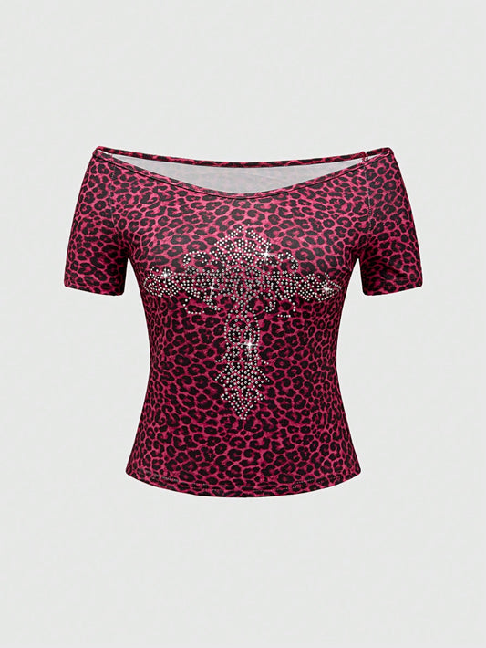 ROMWE Goth Camiseta de manga corta y cuello ancho con aplicación de pedrería cruzada para mujer