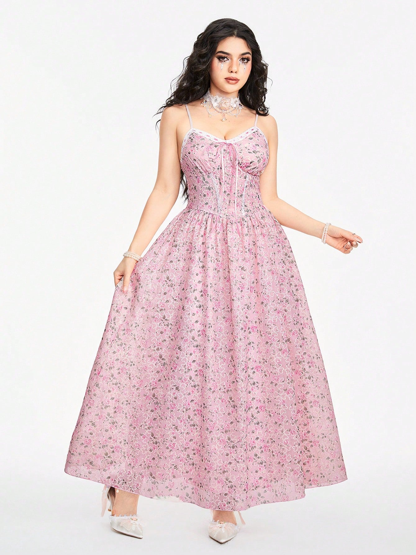 ROMWE Kawaii Vestido de tirantes finos con estilo romántico y campestre para niñas, de diseño de retazos con estampado floral diminuto y volante con encaje en el bajo