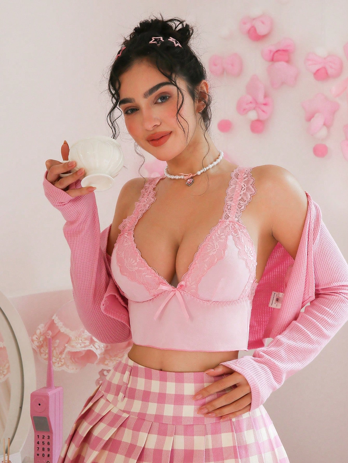 PetitDoll Top romántico y dulce tipo Y2K para ir de fiesta a un festival de música, con tirante asimétrico, contraste de encaje, satén rosa, decoración de lazo, lencería de mujer con sujetador