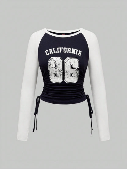 ROMWE Camiseta de manga larga de ajuste ceñido con estilo deportivo retro, estampado de letras en mangas raglán y cintura ajustada