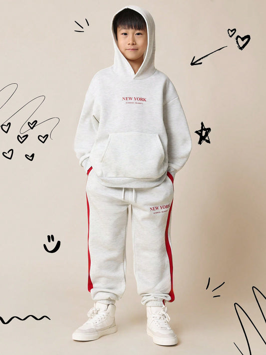 SUMWON Conjunto de 2 piezas para niños preadolescentes, con sudadera con capucha estampada de Nueva York de ajuste regular y cómoda, y pantalón jogger de ajuste recto con paneles contrastantes