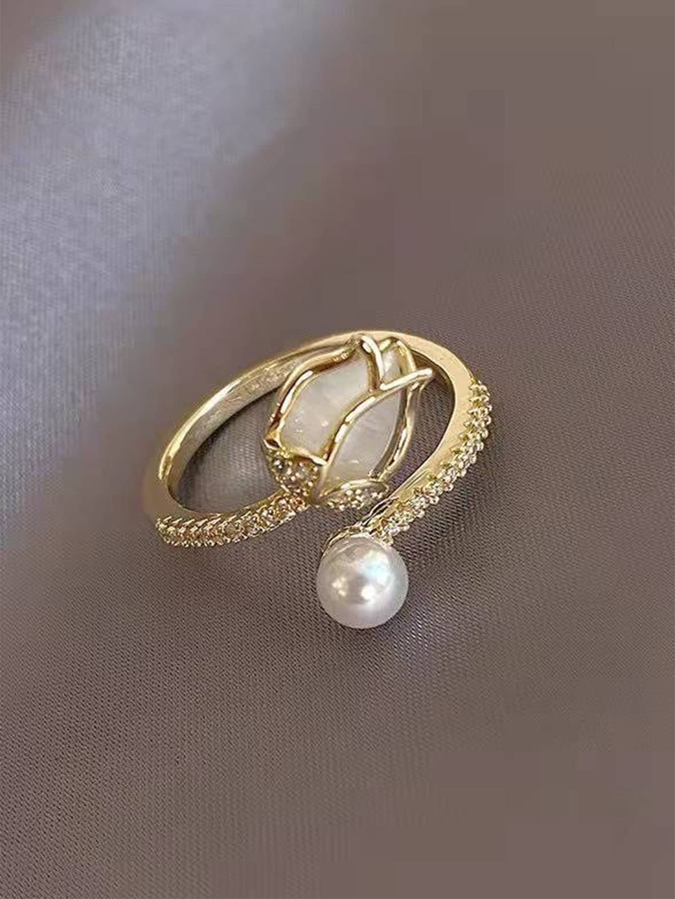 1 Anillo De Forma De Botón De Tulipán Blanco Con Perla Simulada Y Piedra De Ojo De Gato