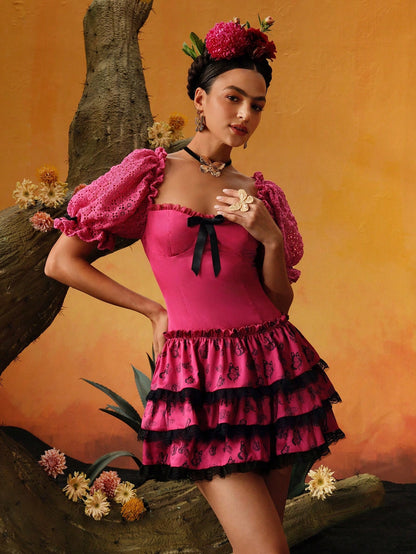 Frida Kahlo X SHEIN X Designer VALERIA GALIPOLI Vestido mini con cuello de corazón, mangas de globo de encaje, volantes multicapa en el dobladillo, vestido elegante de verano