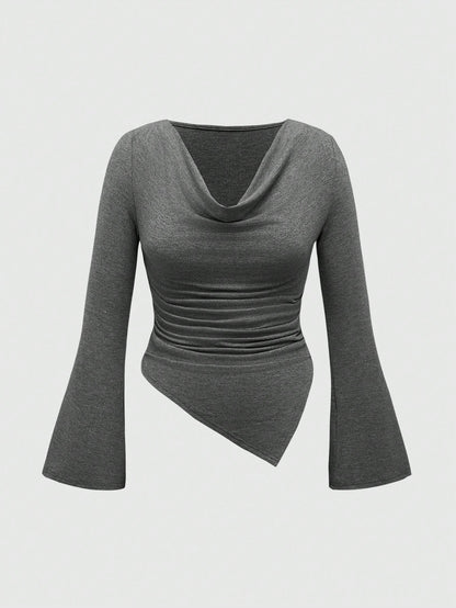 ROMWE Grunge Punk Camiseta de manga larga ajustada con cuello en pico profundo y bajo asimétrico, estilo Y2K elegante para mujer, unicolor, versátil camiseta interior para otoño/invierno
