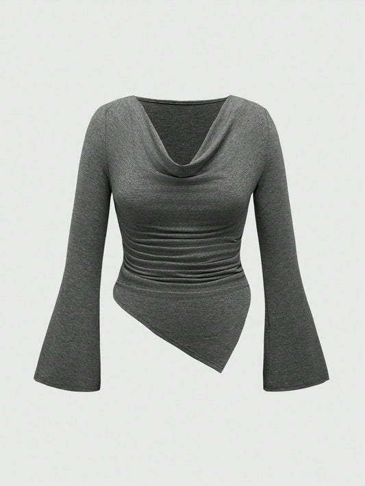 ROMWE Grunge Punk Camiseta de manga larga ajustada con cuello en pico profundo y bajo asimétrico, estilo Y2K elegante para mujer, unicolor, versátil camiseta interior para otoño/invierno